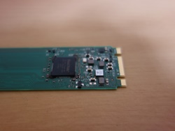 M.2 SSD SATA接続